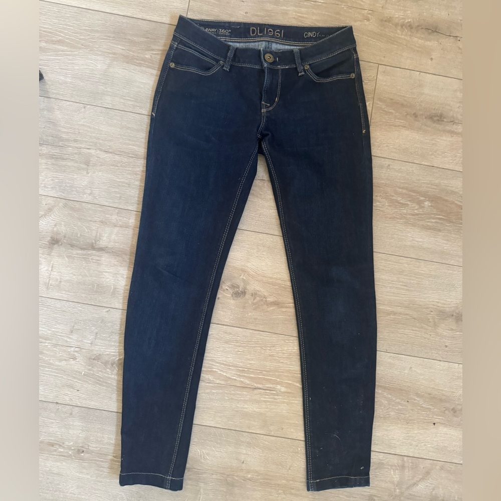 DL1961 Cindy Jean 
Dark wash skinny size 26
